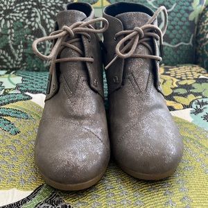 Toms Kala Metallic Wedge Ankle Bootie, 8